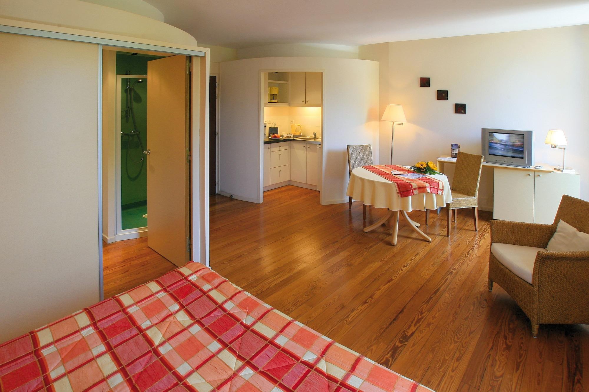 Hotel Cerise - Les Sources Luxeuil-Les-Bains Exterior foto