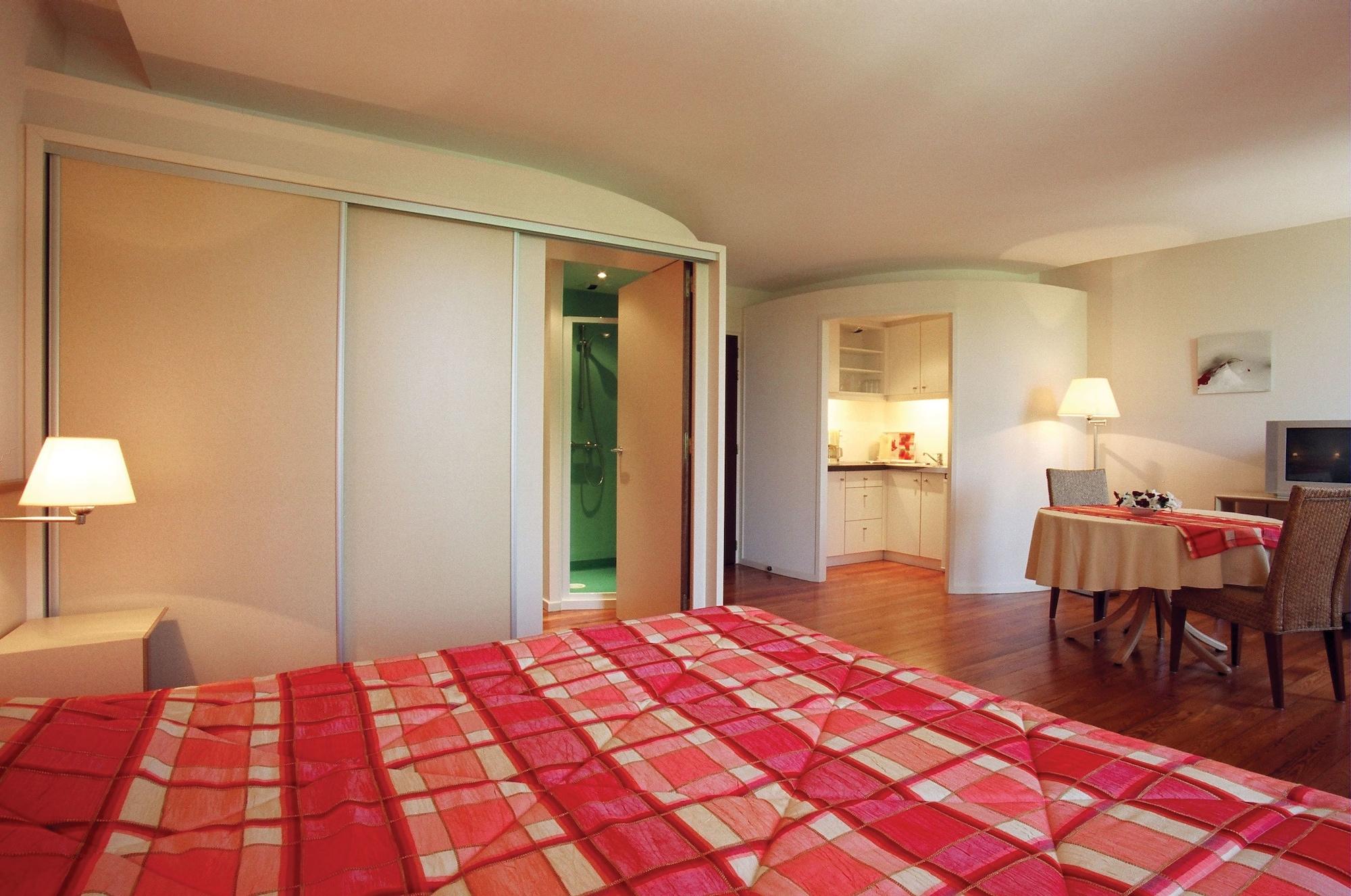 Hotel Cerise - Les Sources Luxeuil-Les-Bains Quarto foto