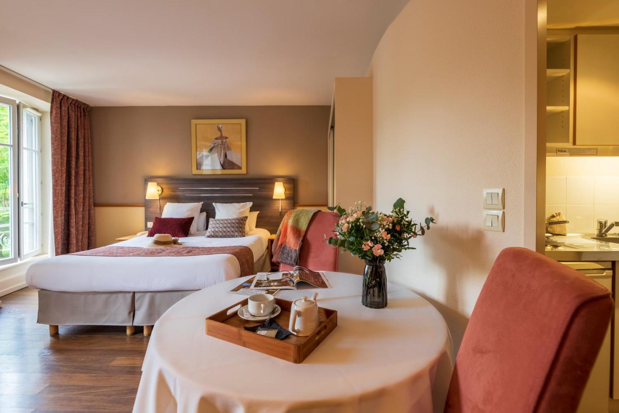 Hotel Cerise - Les Sources Luxeuil-Les-Bains Exterior foto